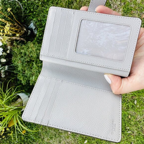 Coach Corner Zip Medium  Leather Wallet $165 MRSP - Picture 7 of 16